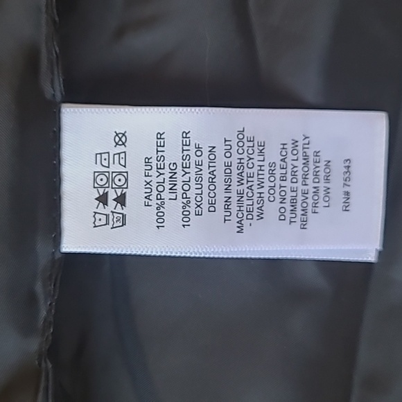 Tommy Bahama White Faux Fur Vest with Red Velvet Ribbon - Size 6 - Picture 7 of 7